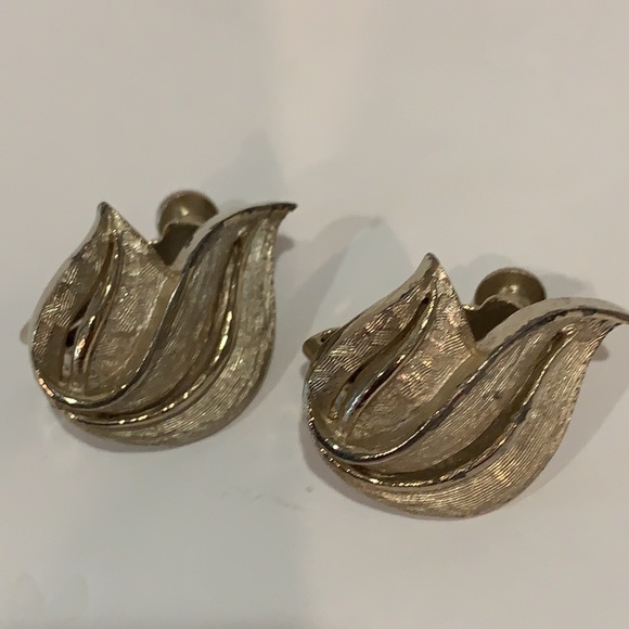 Vintage Gold Toned Brushed Leaves/Swirl Earrings - Picture 1 of 5